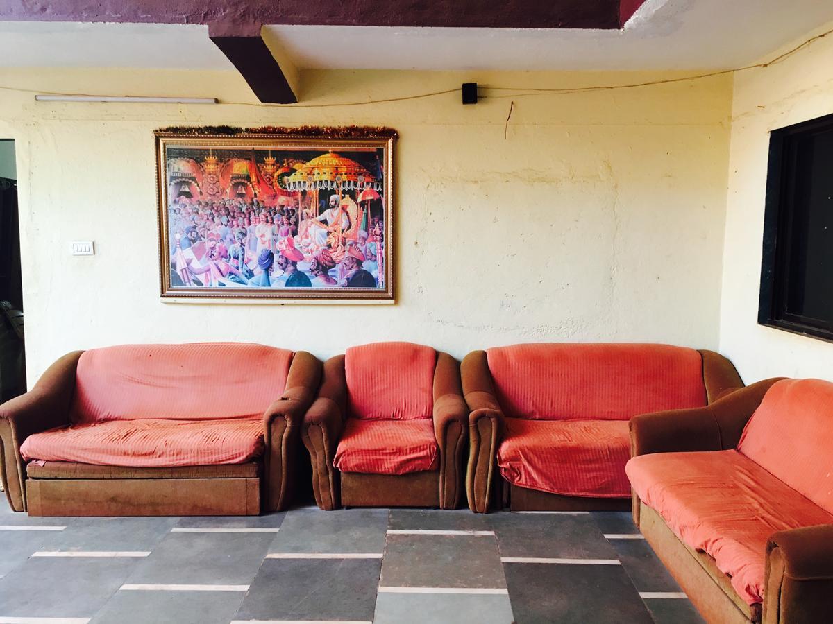 Hotel Madhumalti Matheran Bagian luar foto